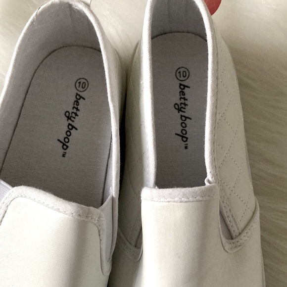 Betty Boop Slide On Sneakers - Picture 3 of 9